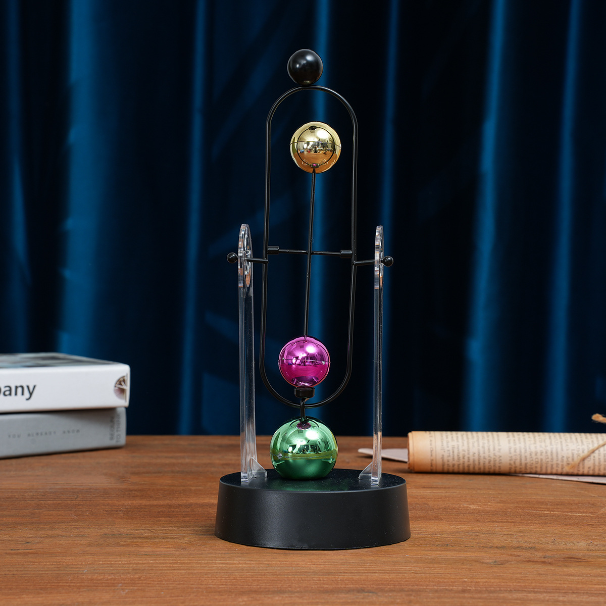Pendule de Newton à mouvement  - Office Furniture Loft avis et prix